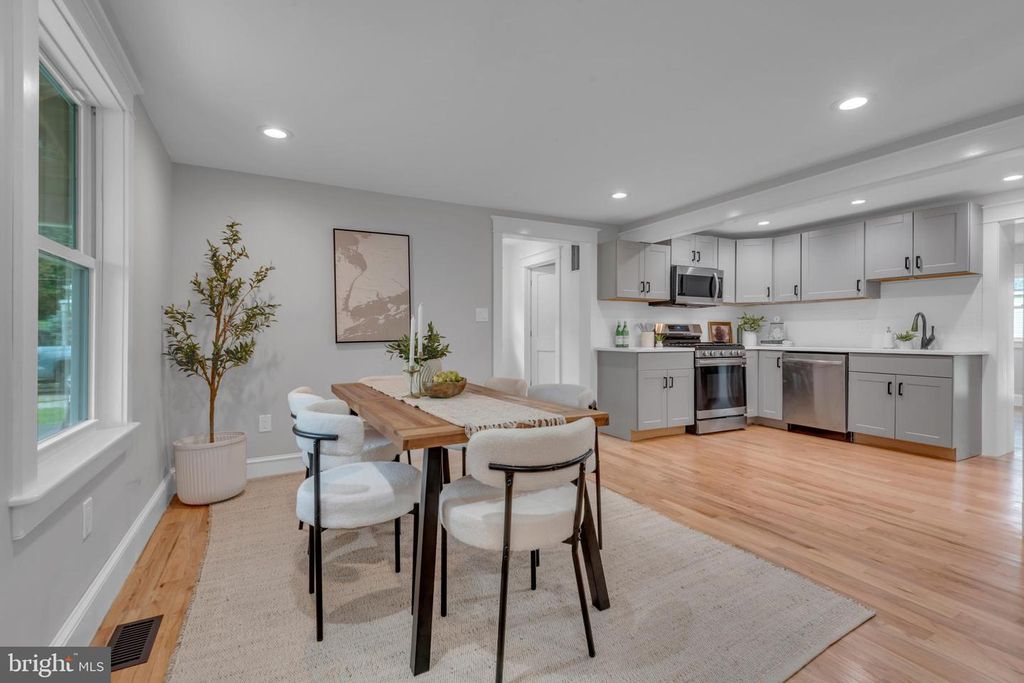 Image 3 of property listing at 2121 ALVIN AVE, Catonsville, MD 21228