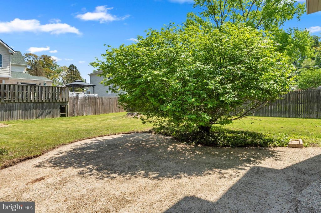 Image 32 of property listing at 2121 ALVIN AVE, Catonsville, MD 21228