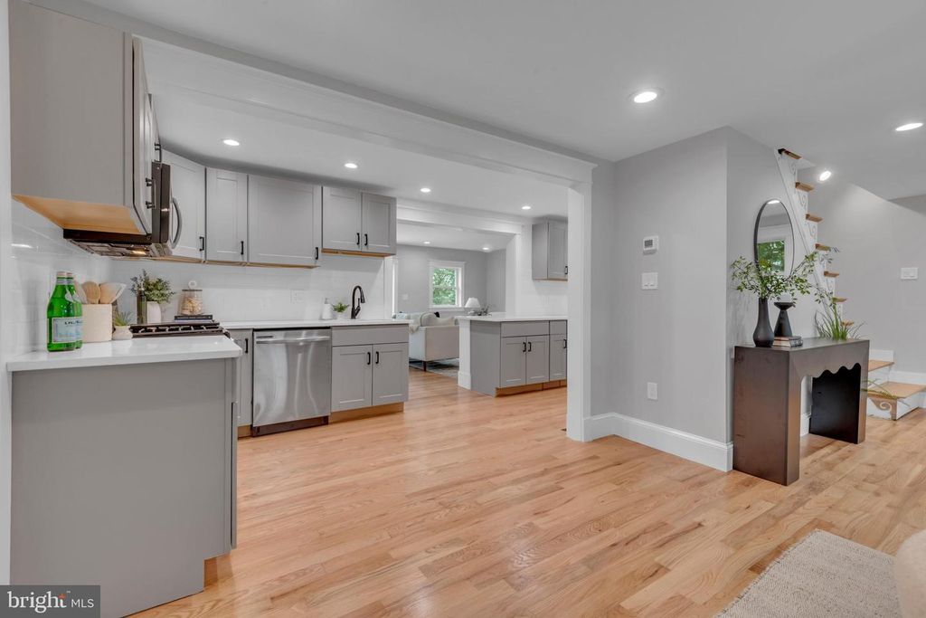 Image 4 of property listing at 2121 ALVIN AVE, Catonsville, MD 21228