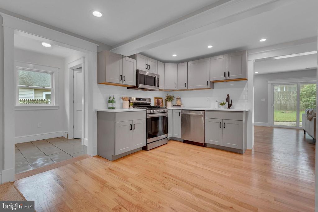 Image 5 of property listing at 2121 ALVIN AVE, Catonsville, MD 21228