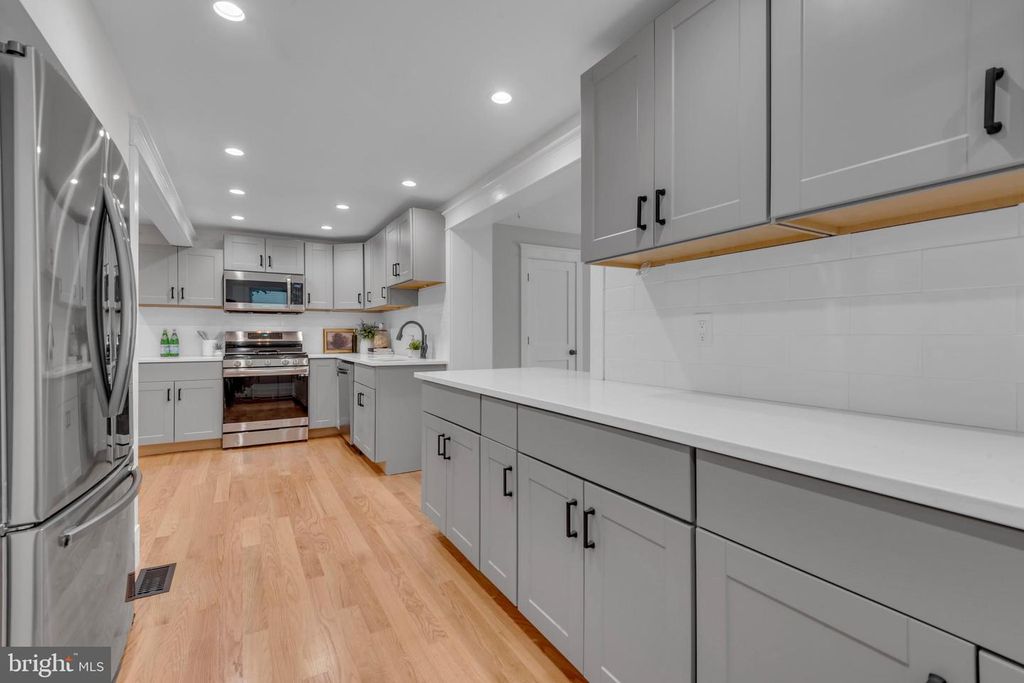 Image 7 of property listing at 2121 ALVIN AVE, Catonsville, MD 21228