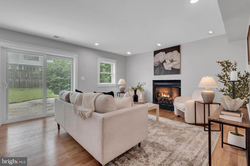 Image 9 of property listing at 2121 ALVIN AVE, Catonsville, MD 21228