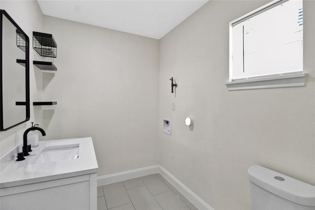 7725 Avenue H B, Houston, TX 77012