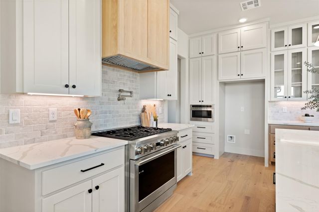 233 Glenview CIR, Belton, TX 76513