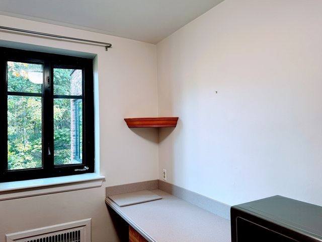 65 Strathmore Rd 49, Boston, MA 02135