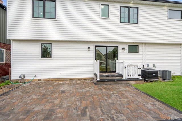 10 California Street, Hicksville, NY 11801