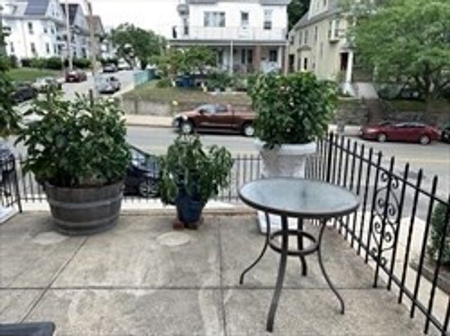1092 Broadway 2, Somerville, MA 02144