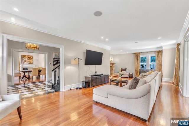 65 S Mountain Avenue, Montclair, NJ 07042