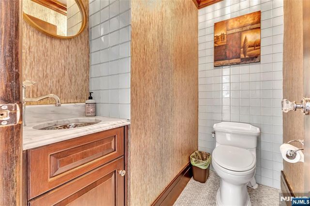 65 S Mountain Avenue, Montclair, NJ 07042