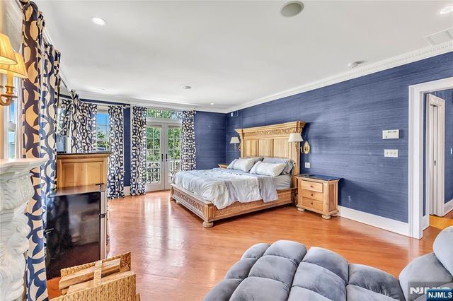 65 S Mountain Avenue, Montclair, NJ 07042