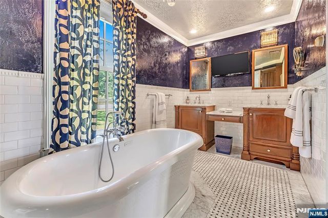 65 S Mountain Avenue, Montclair, NJ 07042