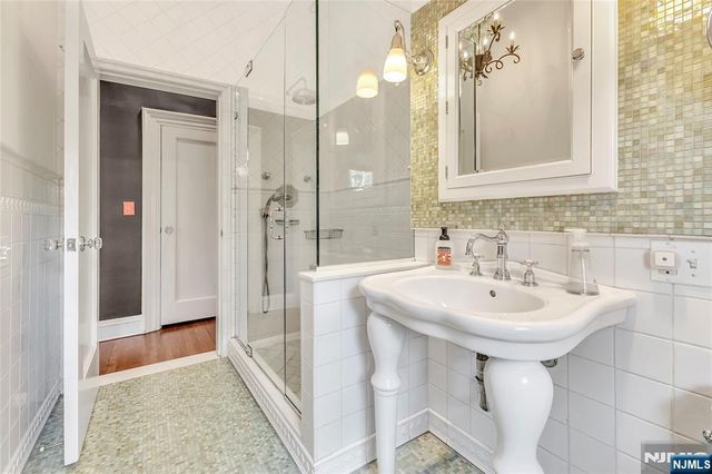 65 S Mountain Avenue, Montclair, NJ 07042