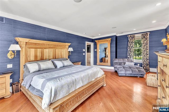65 S Mountain Avenue, Montclair, NJ 07042