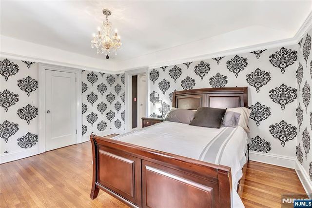 65 S Mountain Avenue, Montclair, NJ 07042
