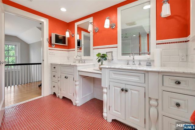 65 S Mountain Avenue, Montclair, NJ 07042