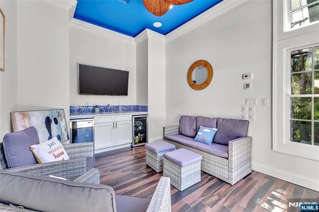 65 S Mountain Avenue, Montclair, NJ 07042
