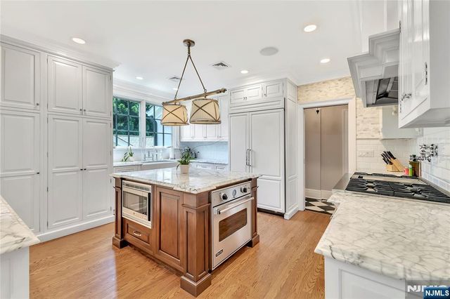 65 S Mountain Avenue, Montclair, NJ 07042