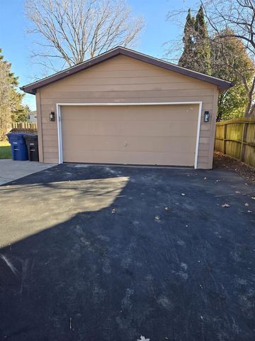 2430 MINERVA STREET, Oshkosh, WI 54901