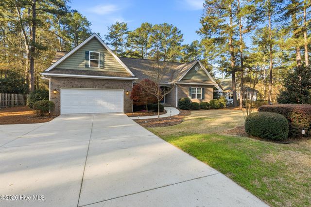 290 Pinyon Circle, Pinehurst, NC 28374