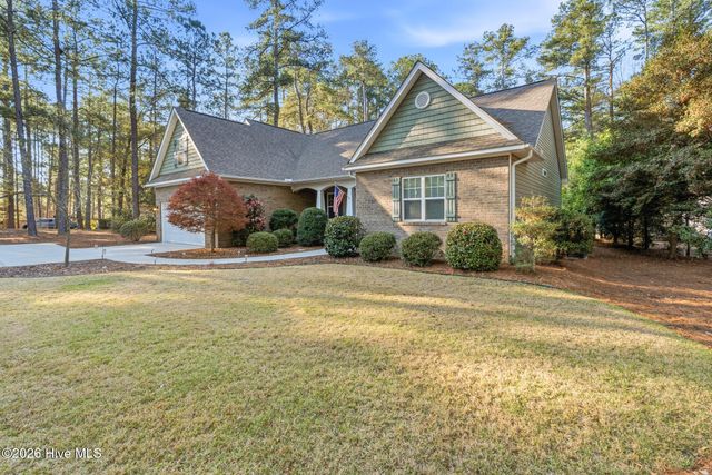 290 Pinyon Circle, Pinehurst, NC 28374