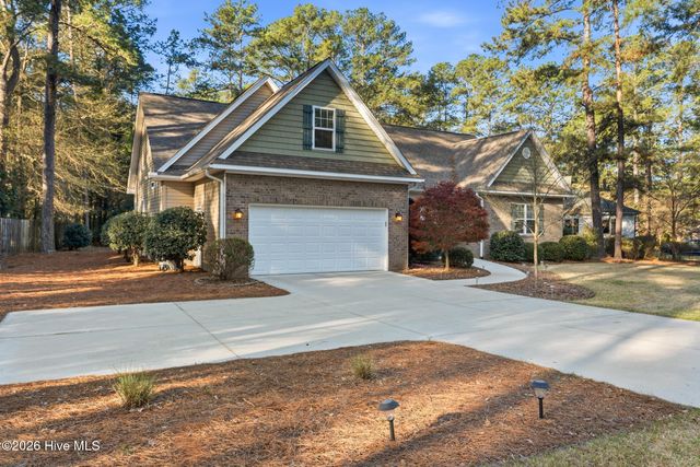 290 Pinyon Circle, Pinehurst, NC 28374