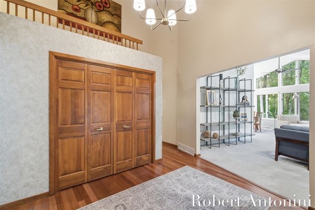 1708 Mont Rue Drive, Grand Rapids, MI 49546