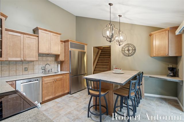 1708 Mont Rue Drive, Grand Rapids, MI 49546