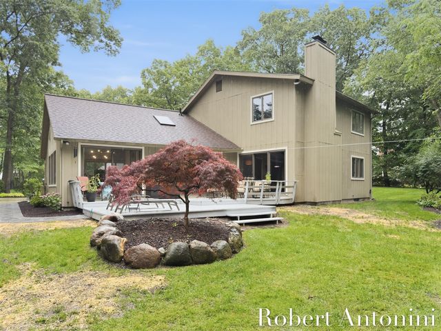 1708 Mont Rue Drive, Grand Rapids, MI 49546