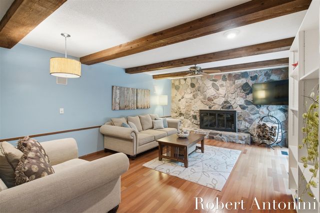 1708 Mont Rue Drive, Grand Rapids, MI 49546