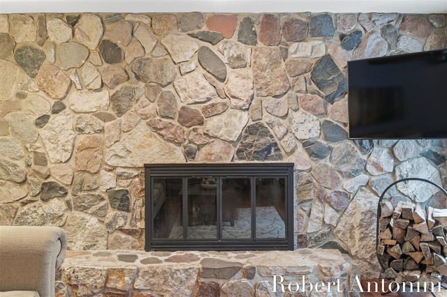 1708 Mont Rue Drive, Grand Rapids, MI 49546