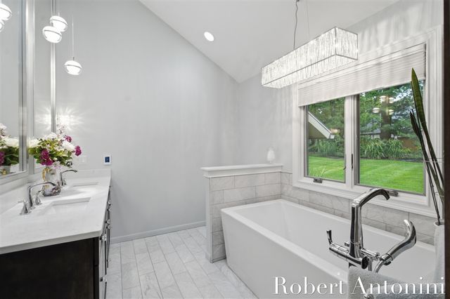 1708 Mont Rue Drive, Grand Rapids, MI 49546