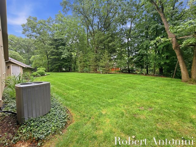 1708 Mont Rue Drive, Grand Rapids, MI 49546