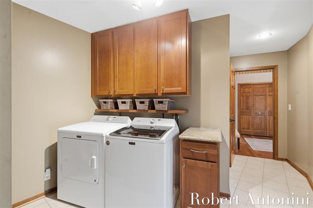 1708 Mont Rue Drive, Grand Rapids, MI 49546