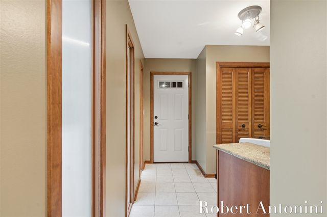 1708 Mont Rue Drive, Grand Rapids, MI 49546