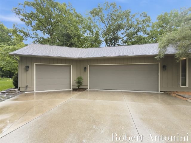 1708 Mont Rue Drive, Grand Rapids, MI 49546