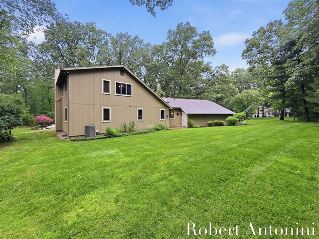 1708 Mont Rue Drive, Grand Rapids, MI 49546
