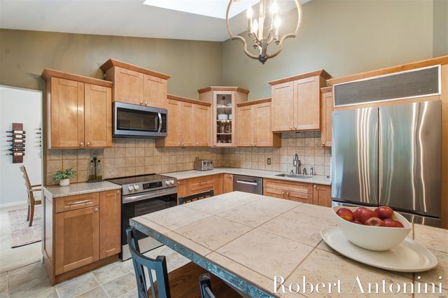 1708 Mont Rue Drive, Grand Rapids, MI 49546