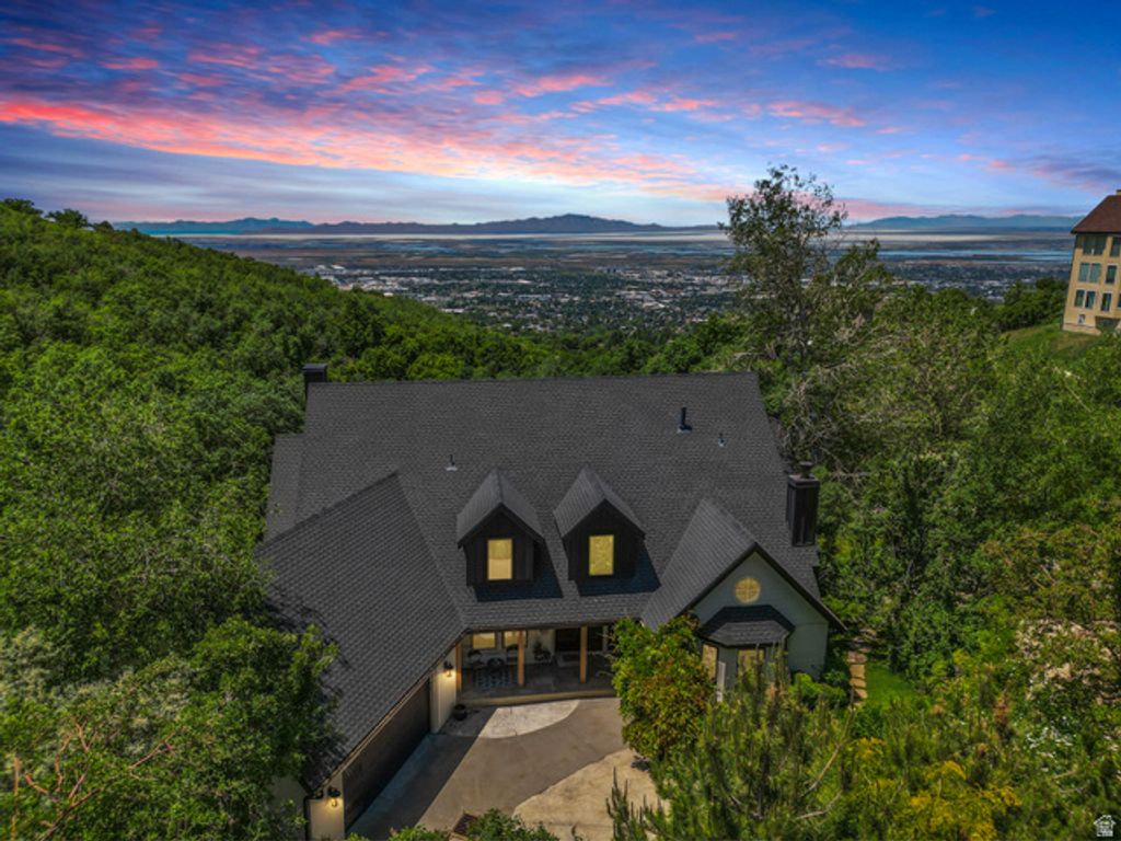 2692 S GRAND OAK CIR, Bountiful, UT 84010