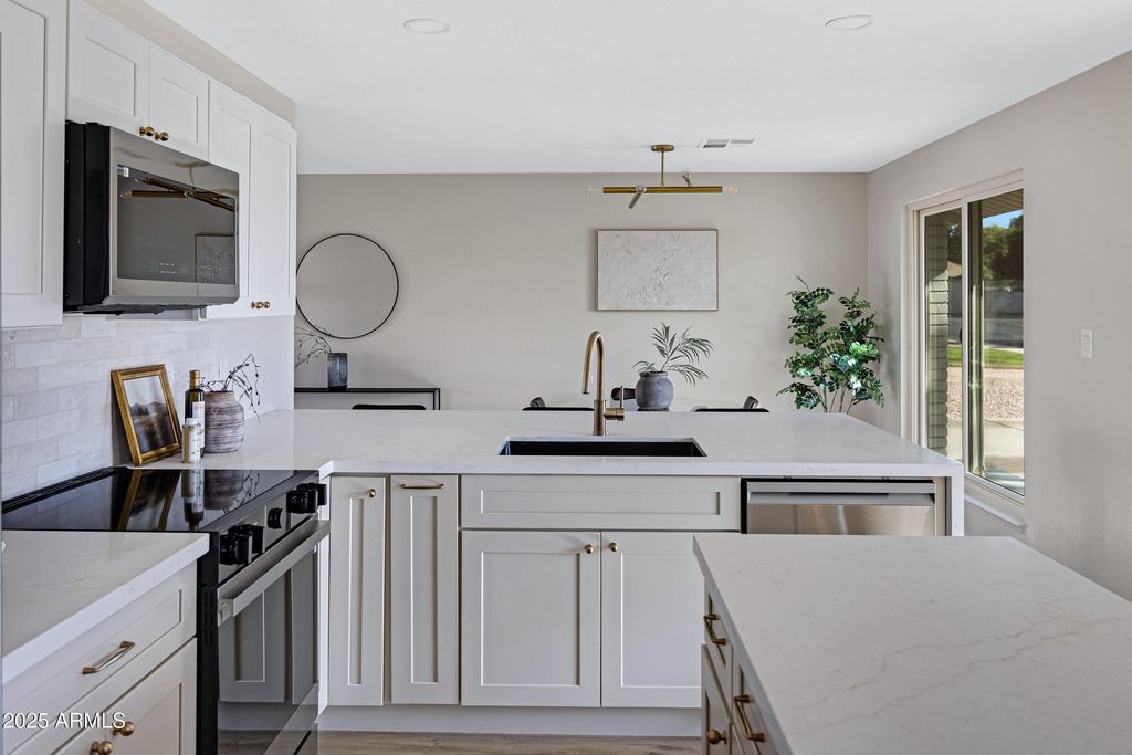 3350 E FLORIAN Avenue, Mesa, AZ 85204