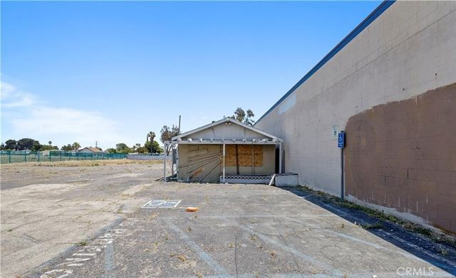 9491 Sierra Avenue, Fontana, CA 92335