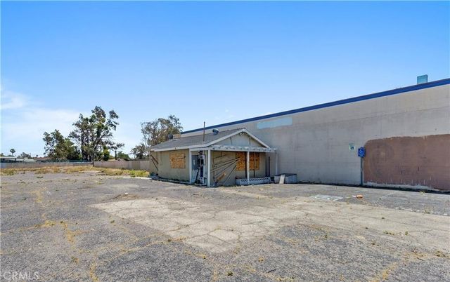 9491 Sierra Avenue, Fontana, CA 92335