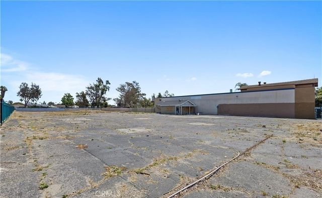 9491 Sierra Avenue, Fontana, CA 92335