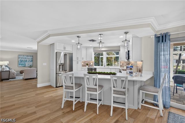 1590 Sandpiper ST, Naples, FL 34102