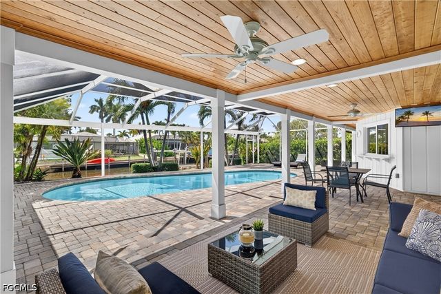 1590 Sandpiper ST, Naples, FL 34102