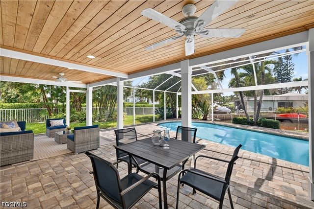 1590 Sandpiper ST, Naples, FL 34102