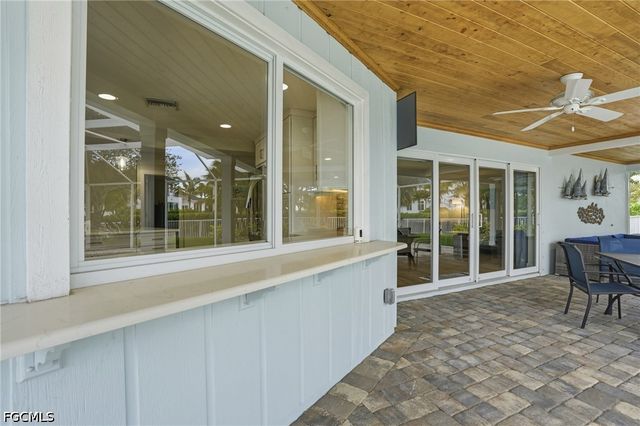 1590 Sandpiper ST, Naples, FL 34102