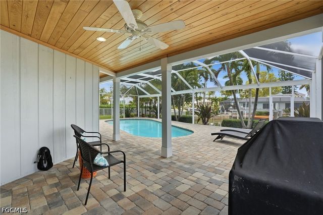 1590 Sandpiper ST, Naples, FL 34102