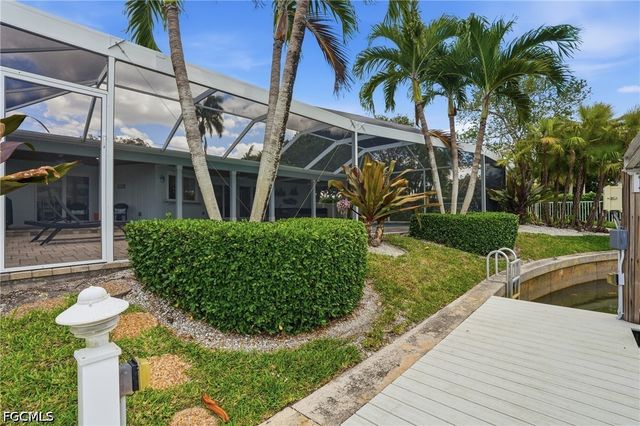 1590 Sandpiper ST, Naples, FL 34102