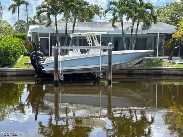 1590 Sandpiper ST, Naples, FL 34102