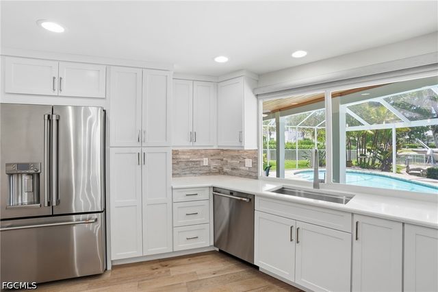 1590 Sandpiper ST, Naples, FL 34102